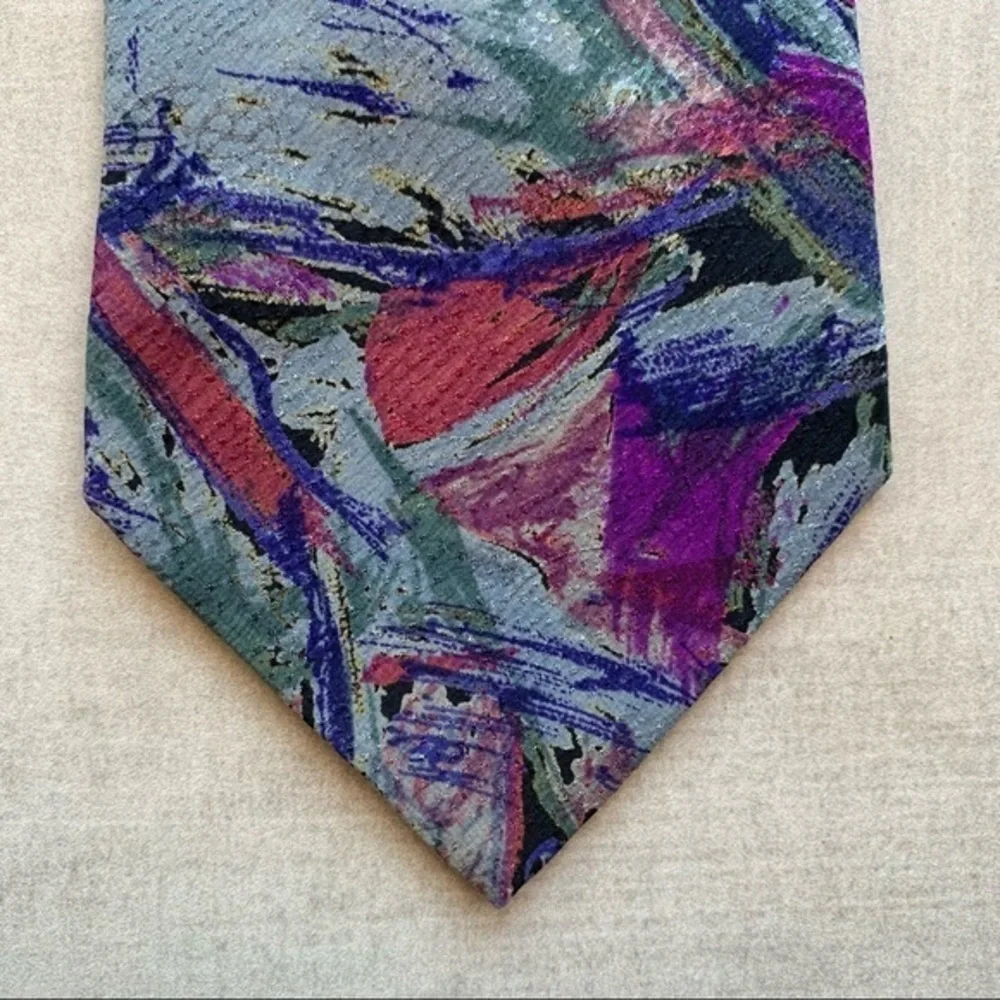 Brioni Classic Hand Printed Silk Tie